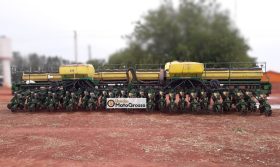 PLANTADEIRA JOHN DEERE CCS 2130 26 LINHAS DE 0,50 CM