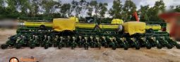 CONJUNTO TRATOR JOHN DEERE 8335R + PLANTADEIRA JOHN DEERE 2130 completo