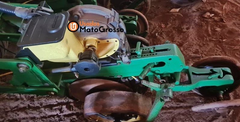 PLANTADEIRA JOHN DEERE 2122 COM 20 LINHAS DE 0,45 CM completo