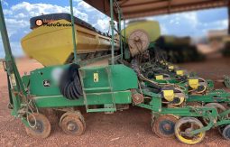 PLANTADEIRA JOHN DEERE 2117 COM 15 LINHAS DE 0,45 CM completo