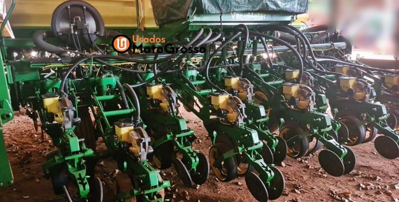 PLANTADEIRA JOHN DEERE 2122 COM 20 LINHAS DE 0,45 CM completo