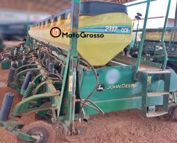 PLANTADEIRA JOHN DEERE 2117 COM 15 LINHAS DE 0,45 CM completo