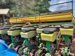 PLANTADEIRA JOHN DEERE 2113 COM 13 LINHAS DE 0,45 CM completo