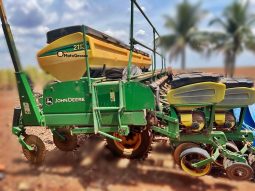 PLANTADEIRA JOHN DEERE 2113 COM 13 LINHAS DE 0,45 CM completo