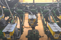 PLANTADEIRA JOHN DEERE DB35 – 35 LINHAS DE 45CM completo