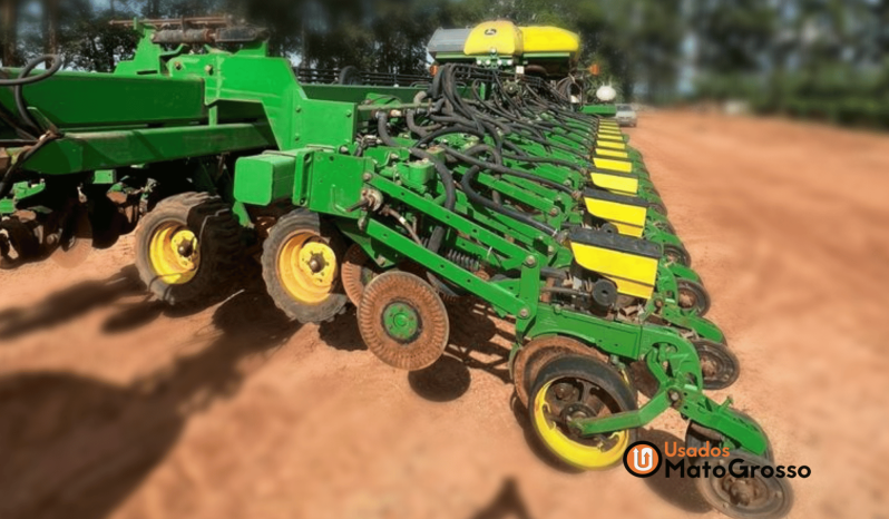 CONJUNTO TRATOR JOHN DEERE 8335 + PLANTADEIRA JOHN DEERE DB 74 – 59 LINHAS completo