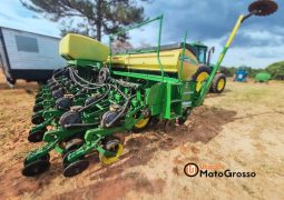 CONJUNTO JOHN DEERE – TRATOR 6145J + PLANTADEIRA CCS 2113 – 13 LINHAS 45 CM completo