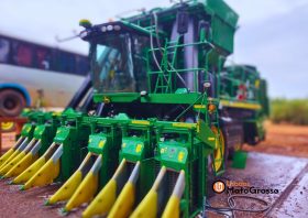 COLHEITADEIRA DE ALGODÃO JOHN DEERE CP-690