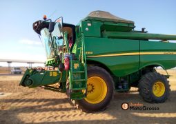 COLHEITADEIRA JOHN DEERE S550 – 25 PES CARACOL completo