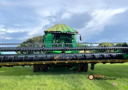 COLHEITADEIRA JOHN DEERE 9770STS – 30 PES CARACOL SEM PILOTO, TRANSMISSÃO MECÂNICA completo