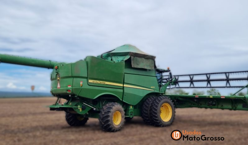 COLHEITADEIRA DE GRÃOS JOHN DEERE S670 – 40 PES DRAPPER COM PILOTO, RECEPTOR STAR FIRE 3000 completo