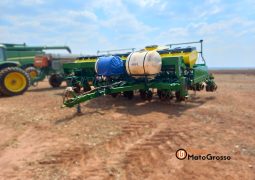 PLANTADEIRA JOHN DEERE 2130 – 30 LINHAS DE 50CM JATO NO SULCO DISCO DE CORTE E GUILHOTINA completo