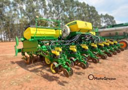 PLANTADEIRA JOHN DEERE 2130 – 30 LINHAS DE 50CM JATO NO SULCO DISCO DE CORTE E GUILHOTINA completo