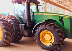 TRATOR JOHN DEERE 8345 – COM PILOTO RODADO SIMPLES NA DIANTEIRA E DUPLO NA TRASEIRA