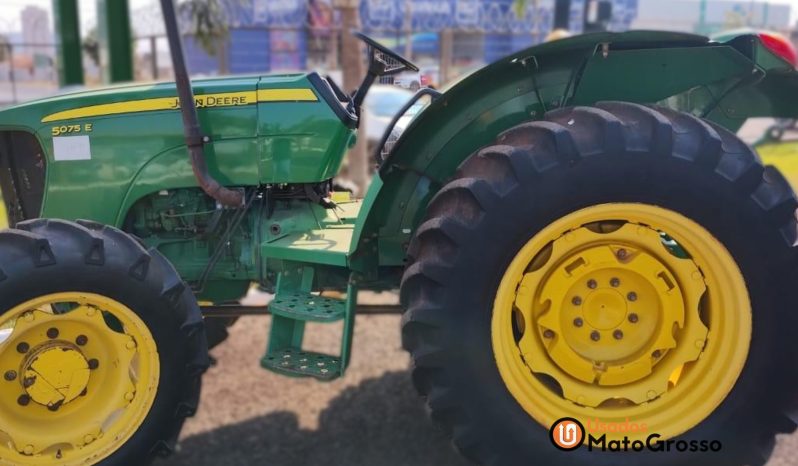 TRATOR JOHN DEERE 5075 E completo