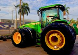 TRATOR JOHN DEERE 8335R – COM PILOTO E GPS, FILIPADO DIANTEIRO/ TRASEIRO completo